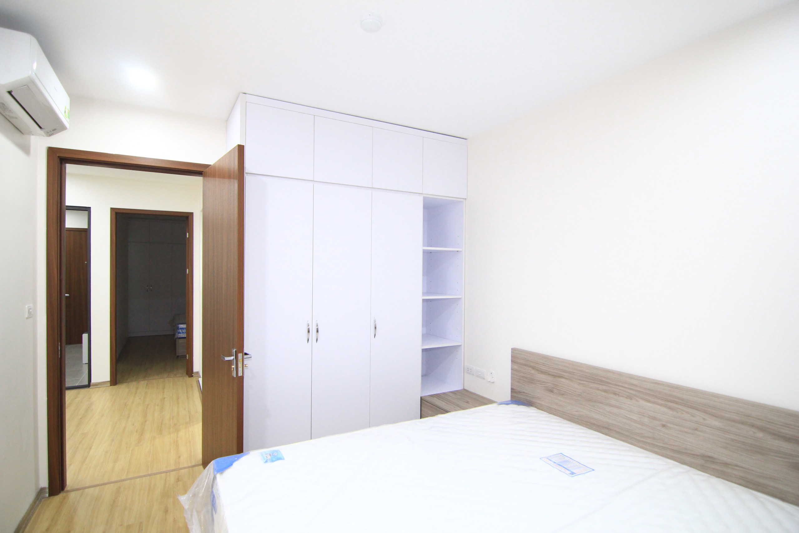 Cho Thuê Căn Hộ Dịch Vụ Với 2 Phòng Ngủ Full Đồ Tại Ttrung Hòa, Quận Cầu Giấy, Có Ban Công 4
