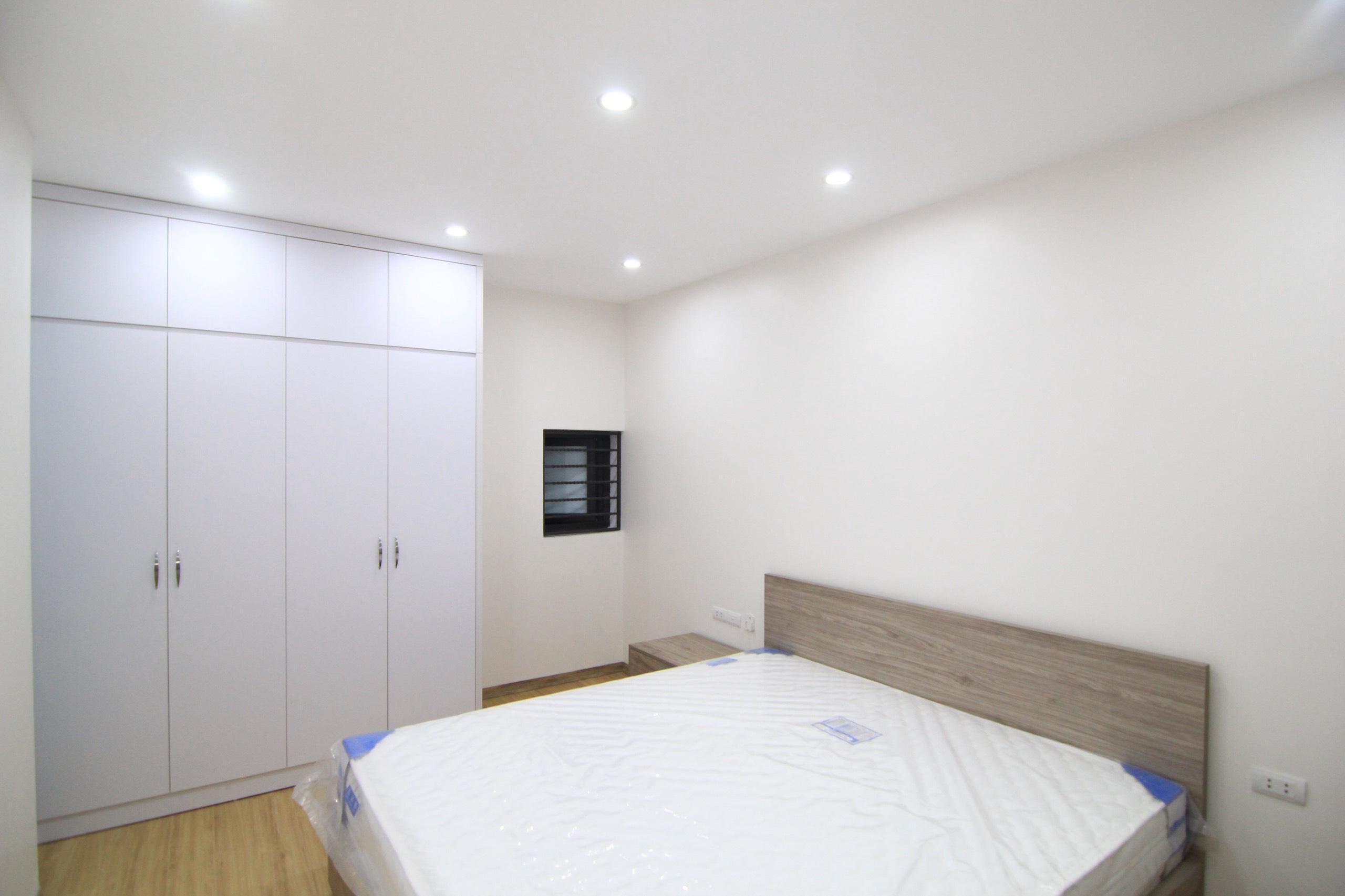 Cho Thuê Căn Hộ Dịch Vụ Với 2 Phòng Ngủ Full Đồ Tại Ttrung Hòa, Quận Cầu Giấy, Có Ban Công 6