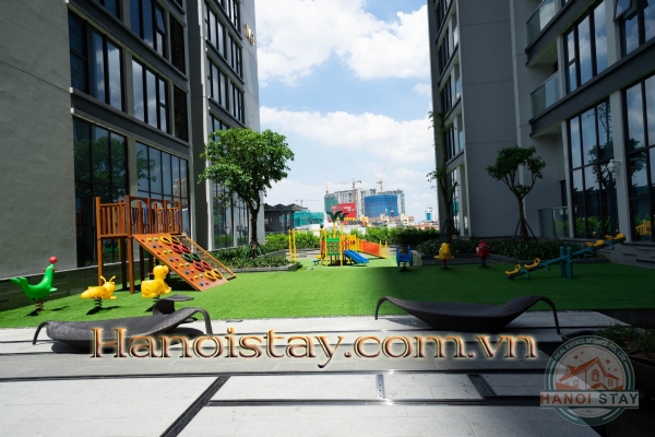 Tận hưởng ngay cuộc sống tại căn hộ cao cấp 2PN tại Vinhomes Metropolis - điểm chọn của nhiều chuyên gia nước ngoài. 20