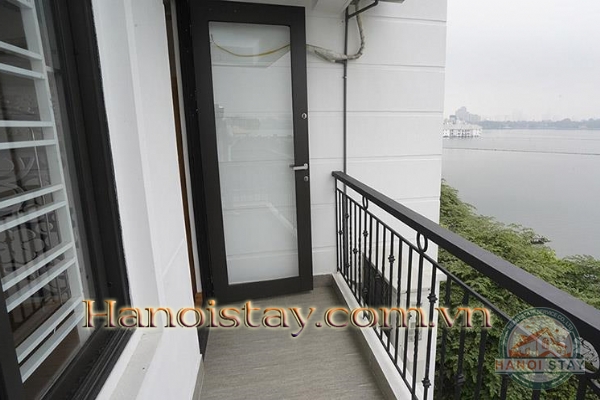 Cho thuê căn hộ 2 phòng ngủ mặt hồ Tây giá siêu hấp dẫn 3