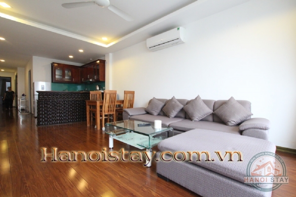 Cho thuê căn hộ dịch vụ 01 phòng ngủ siêu rộng 80m2 view Hồ Tây phố Từ Hoa 1