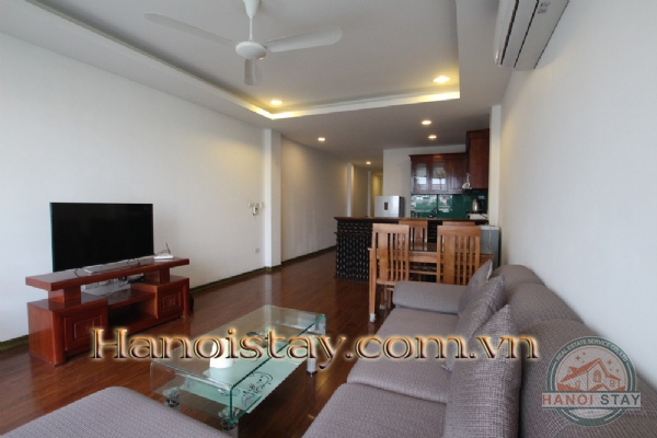 Cho thuê căn hộ dịch vụ 01 phòng ngủ siêu rộng 80m2 view Hồ Tây phố Từ Hoa 5