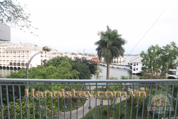 Cho thuê căn hộ dịch vụ 01 phòng ngủ siêu rộng 80m2 view Hồ Tây phố Từ Hoa 6