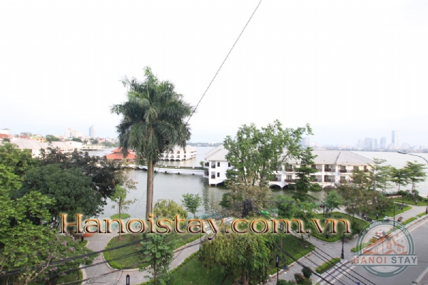 Cho thuê căn hộ dịch vụ 01 phòng ngủ siêu rộng 80m2 view Hồ Tây phố Từ Hoa 8