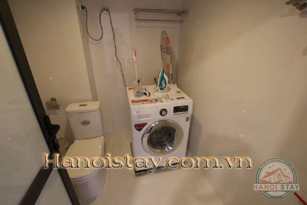 Cho thuê căn hộ dịch vụ 01 phòng ngủ siêu rộng 80m2 view Hồ Tây phố Từ Hoa 10