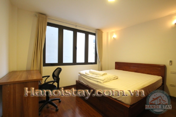 Cho thuê căn hộ dịch vụ 01 phòng ngủ siêu rộng 80m2 view Hồ Tây phố Từ Hoa 11