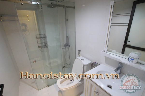 Cho thuê căn hộ dịch vụ 01 phòng ngủ siêu rộng 80m2 view Hồ Tây phố Từ Hoa 14