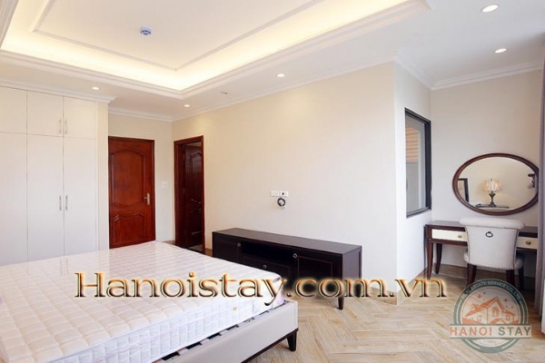 Chính chủ cho thuê căn hộ 1 phòng ngủ view Hồ Tây tại làng cổ Yên Phụ 8