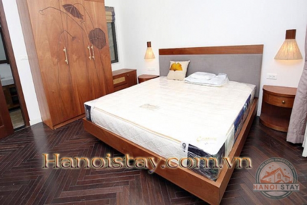 Hưởng thụ không khí trong lành của Hồ Tây bên thềm ban công căn hộ dịch vụ cho thuê phố Quảng Khánh 9