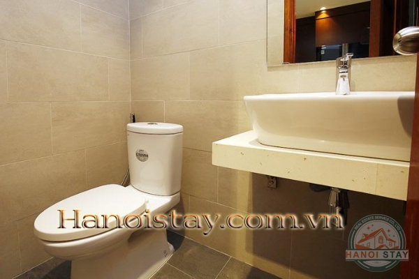 Hot!!! Cần cho thuê căn hộ dịch vụ 1 phòng ngủ +, ban công view Hồ Tây tại Làng Yên Phụ 11