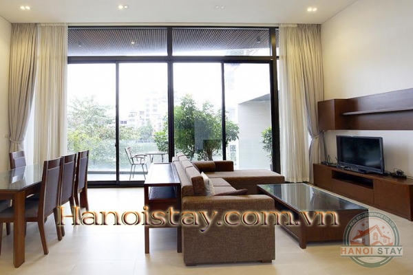 Hot!!! Cần cho thuê căn hộ dịch vụ 1 phòng ngủ +, ban công view Hồ Tây tại Làng Yên Phụ 3