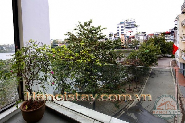 Hot!!! Cần cho thuê căn hộ dịch vụ 1 phòng ngủ +, ban công view Hồ Tây tại Làng Yên Phụ 5