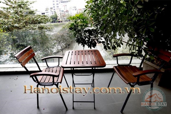 Hot!!! Cần cho thuê căn hộ dịch vụ 1 phòng ngủ +, ban công view Hồ Tây tại Làng Yên Phụ 6