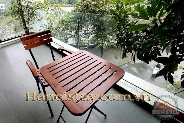 Hot!!! Cần cho thuê căn hộ dịch vụ 1 phòng ngủ +, ban công view Hồ Tây tại Làng Yên Phụ 7
