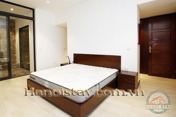 Hot!!! Cần cho thuê căn hộ dịch vụ 1 phòng ngủ +, ban công view Hồ Tây tại Làng Yên Phụ 13