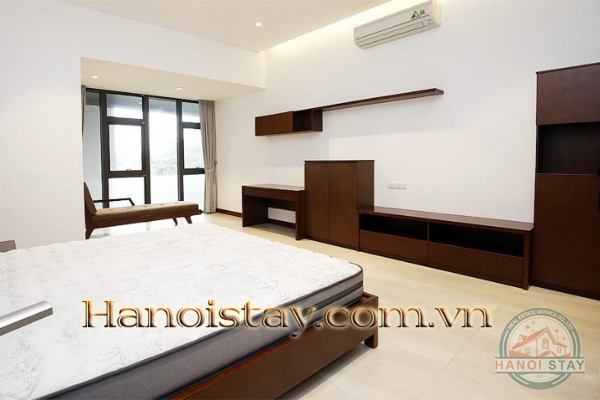 Hot!!! Cần cho thuê căn hộ dịch vụ 1 phòng ngủ +, ban công view Hồ Tây tại Làng Yên Phụ 14