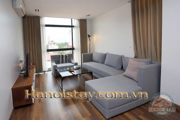 Cần cho thuê gấp căn hộ dịch vụ 2 phòng ngủ phố Đặng Thai Mai, gần phủ Tây Hồ 2