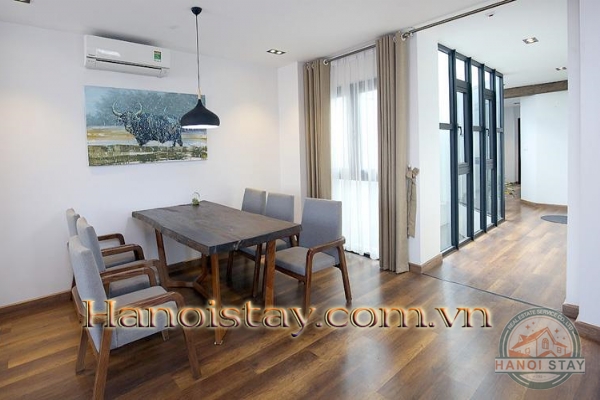 Cần cho thuê gấp căn hộ dịch vụ 2 phòng ngủ phố Đặng Thai Mai, gần phủ Tây Hồ 7