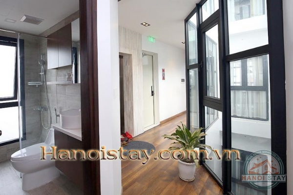 Cần cho thuê gấp căn hộ dịch vụ 2 phòng ngủ phố Đặng Thai Mai, gần phủ Tây Hồ 9