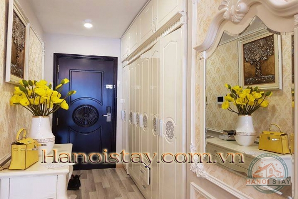 Chính chủ cho thuê căn hộ phong cách Tân Cổ Điển tuyệt đẹp tại Vinhomes Metropolis 2