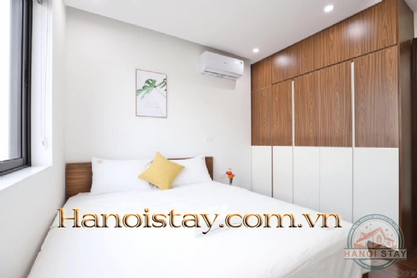 Cho thuê căn hộ dịch vụ có ban công siêu rộng phố Trịnh Công Sơn, trung tâm quận Tây Hồ 3
