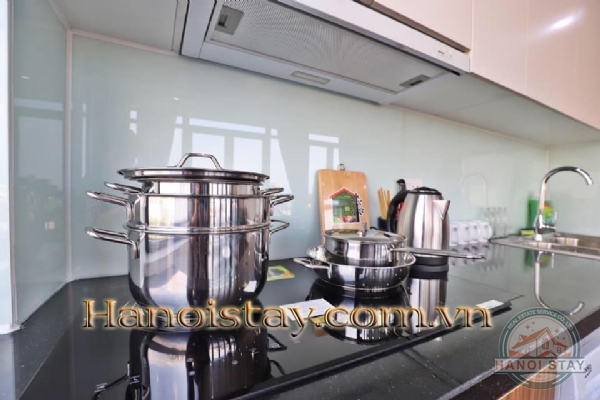 Cho thuê căn hộ dịch vụ có ban công siêu rộng phố Trịnh Công Sơn, trung tâm quận Tây Hồ 8