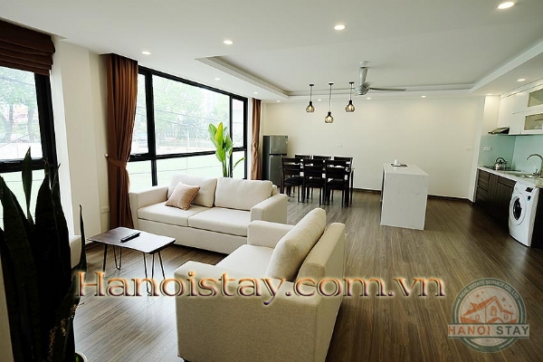 Chính chủ căn hộ dịch vụ 2 phòng ngủ diện tích lớn 110m2 cần cho thuê tại trung tâm Tây Hồ 3