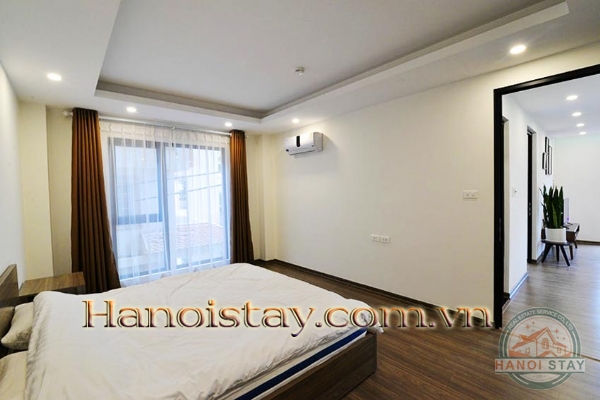 Chính chủ căn hộ dịch vụ 2 phòng ngủ diện tích lớn 110m2 cần cho thuê tại trung tâm Tây Hồ 10