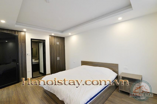 Chính chủ căn hộ dịch vụ 2 phòng ngủ diện tích lớn 110m2 cần cho thuê tại trung tâm Tây Hồ 12