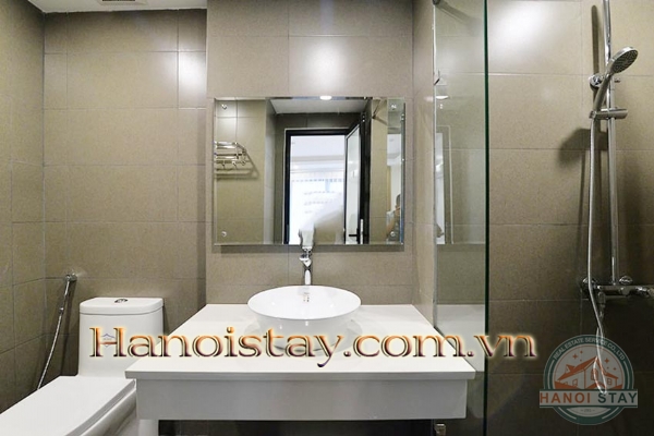 Chính chủ căn hộ dịch vụ 2 phòng ngủ diện tích lớn 110m2 cần cho thuê tại trung tâm Tây Hồ 13