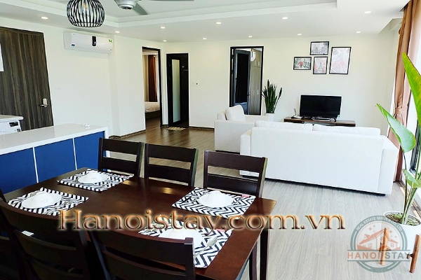 Chính chủ căn hộ dịch vụ 2 phòng ngủ diện tích lớn 110m2 cần cho thuê tại trung tâm Tây Hồ 6