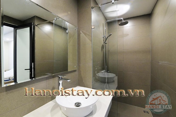 Chính chủ căn hộ dịch vụ 2 phòng ngủ diện tích lớn 110m2 cần cho thuê tại trung tâm Tây Hồ 14