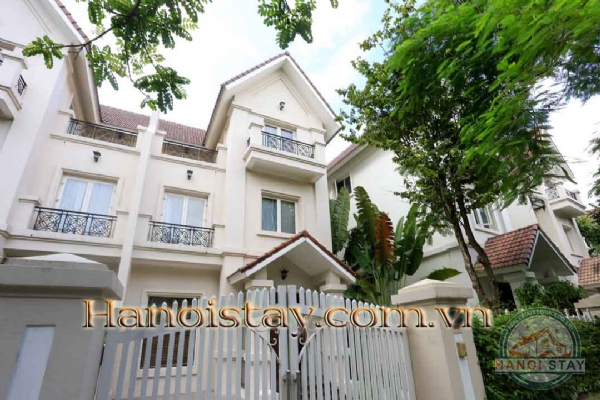 Cho thuê biệt thự Vinhomes Riverside không gian sống xanh trong lòng thành phố 1