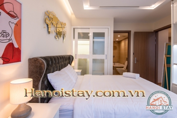 Cho thuê căn hộ 2 phòng ngủ tại Vinhome Metropolis, tòa M2, tầng trung, full đồ 12