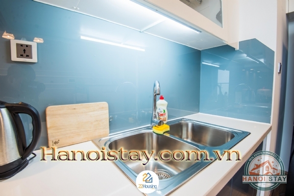 Cho thuê căn hộ 2 phòng ngủ tại Vinhome Metropolis, tầng cao, view trực diện Hồ Tây 3