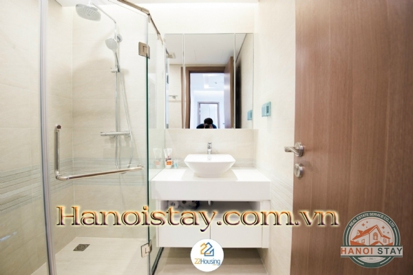 Cho thuê căn hộ 2 phòng ngủ tại Vinhome Metropolis, tầng cao, view trực diện Hồ Tây 6