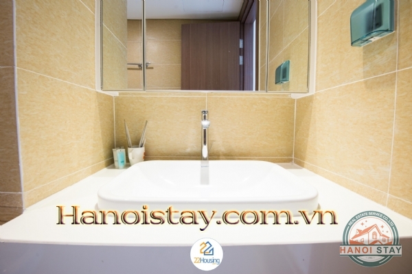 Cho thuê căn hộ 2 phòng ngủ tại Vinhome Metropolis, tầng cao, view trực diện Hồ Tây 15