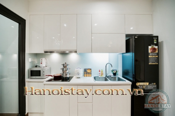 Cần cho thuê căn hộ dịch vụ tầng cào tại Vinhomes Skylake Hà Nội, view hồ và công viên thành phố 2