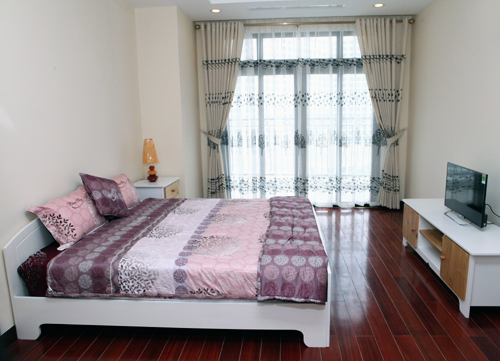 Căn hộ 2 phòng ngủ, full nội thất sang trọng cho thuê tại tòa R2, Royal City 5