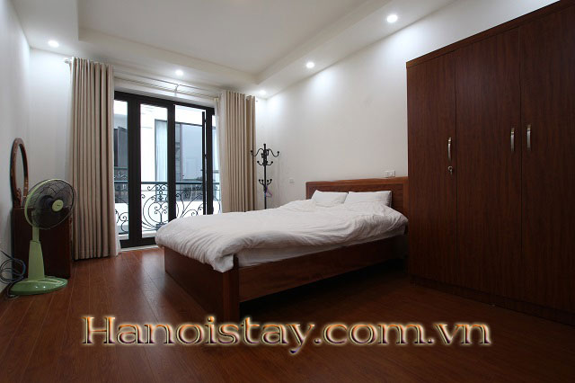 Căn Hộ 3 Phòng Ngủ Hiện Đại Và Đầy Đủ Nội Thất Cho Thuê Gần Hồ Tây 4