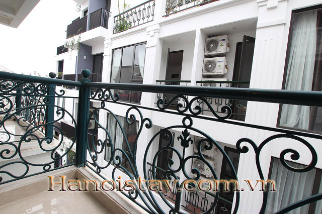 Căn Hộ 3 Phòng Ngủ Hiện Đại Và Đầy Đủ Nội Thất Cho Thuê Gần Hồ Tây 5