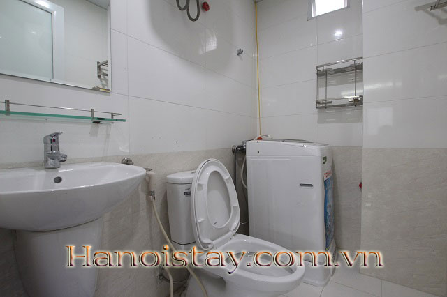 Căn Hộ 3 Phòng Ngủ Hiện Đại Và Đầy Đủ Nội Thất Cho Thuê Gần Hồ Tây 9