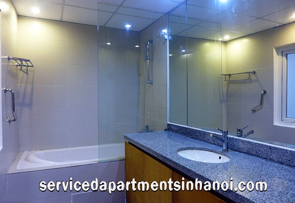 Căn hộ 3 phòng ngủ hướng về Hồ với ban công đáng yêu ở Tây Hồ cho thuê 10