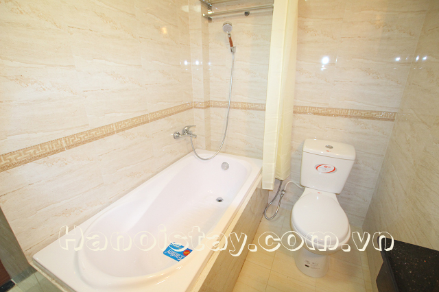 Căn hộ chính chủ cho thuê giá rẻ ở khu vực Văn Cao, Ba Đình 5