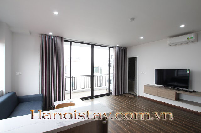 Căn hộ chính chủ với ban công rộng và toàn bộ nội thất hiện đại cho thuê tại Tây Hồ 8
