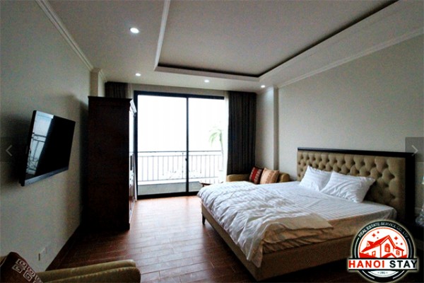 Căn hộ dịch vụ 1 phòng ngủ, có view hô Tây cho thuê tại Yên Phụ 2