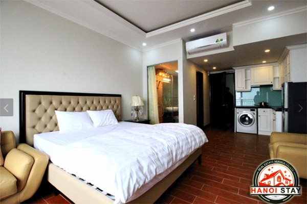 Căn hộ dịch vụ 1 phòng ngủ, có view hô Tây cho thuê tại Yên Phụ 4