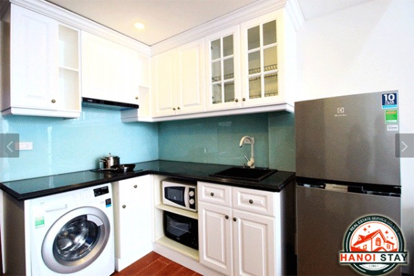 Căn hộ dịch vụ 1 phòng ngủ, có view hô Tây cho thuê tại Yên Phụ 5