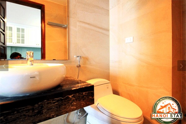 Căn hộ dịch vụ 1 phòng ngủ, có view hô Tây cho thuê tại Yên Phụ 6