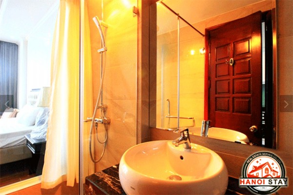 Căn hộ dịch vụ 1 phòng ngủ, có view hô Tây cho thuê tại Yên Phụ 7